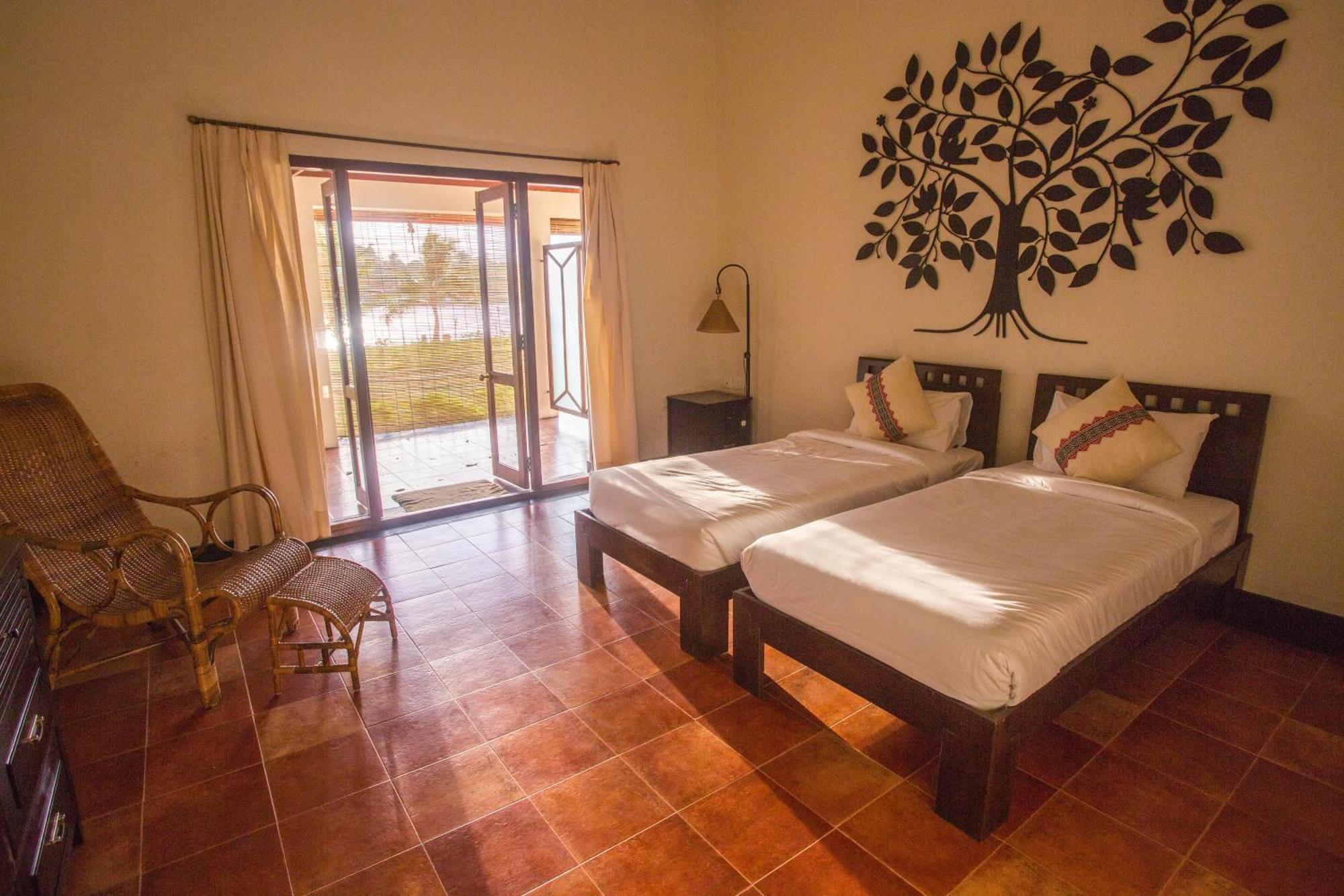 Baymaas Lake House Kochi Exterior photo